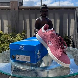 Brand new size 10 Stan Smith suede rare